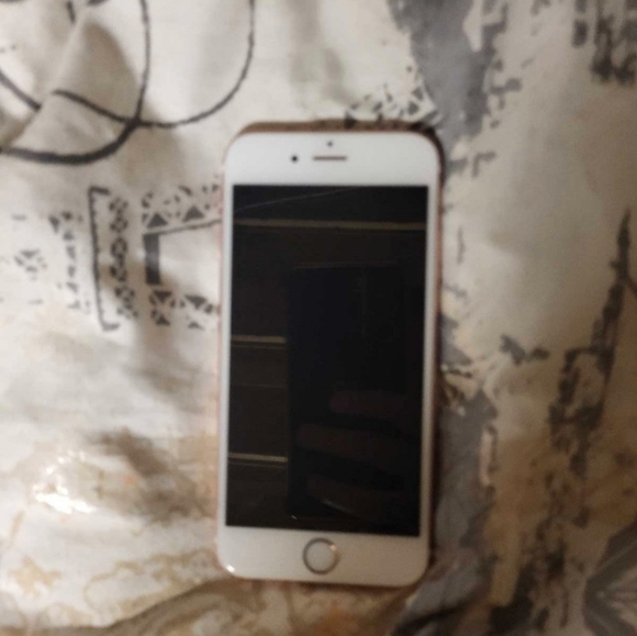 iPhone 6 rose gold with portable charger block and long charger - Picture 2 of 4